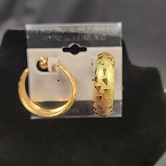 Lot of 5 Pairs of Pierced Gold Tone Fashion Hoop Earrings NEW - Picture 4 of 9